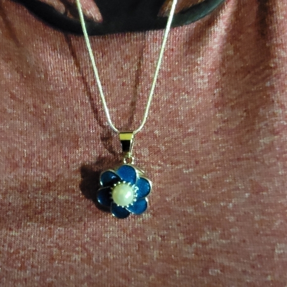 FLOWER necklaces - Picture 4 of 10